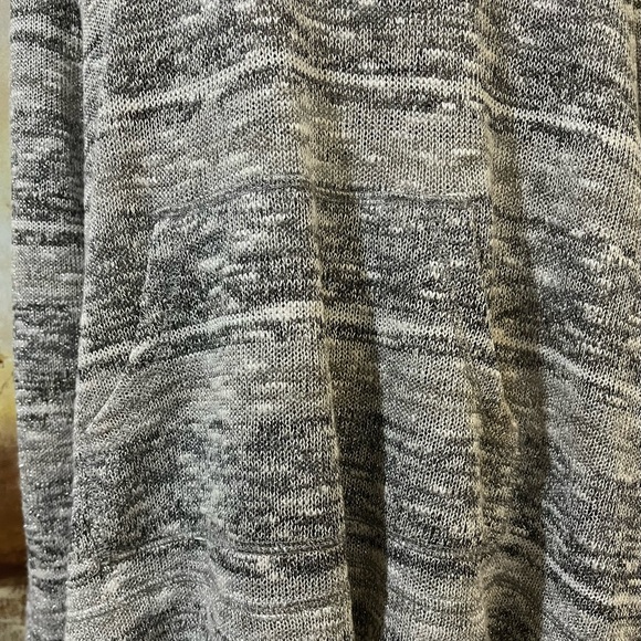NWOT RUBY RD.Shimmering Kangaroo Pouch Gray Sweater Top - Picture 2 of 10